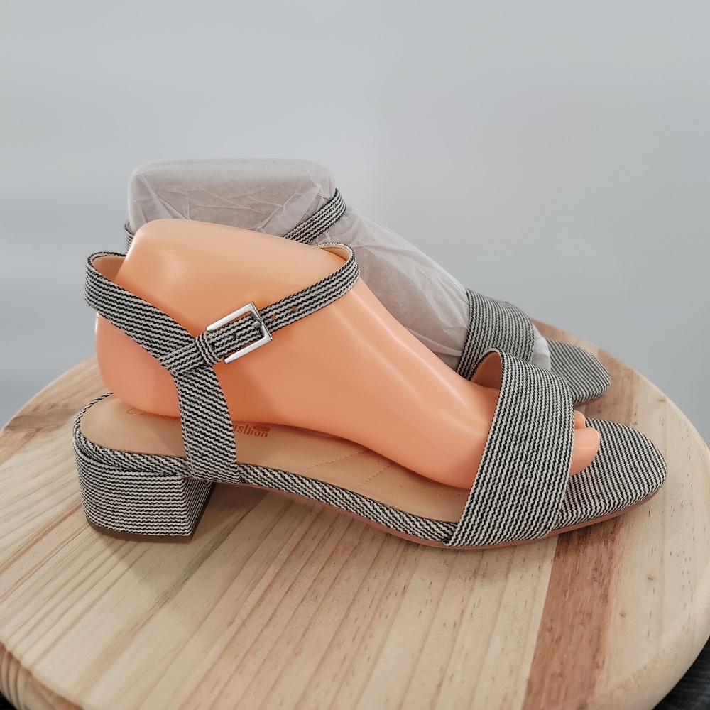 New Clarks Women's Orabella Iris Navy Canvas Sandals Size 9.5M